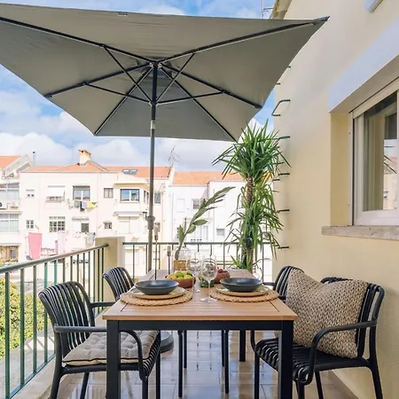 Meran - 3 Bedrooms And Terrace In Alvalade Apartman *