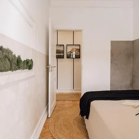 Meran - 3 Bedrooms And Terrace In Alvalade شقة